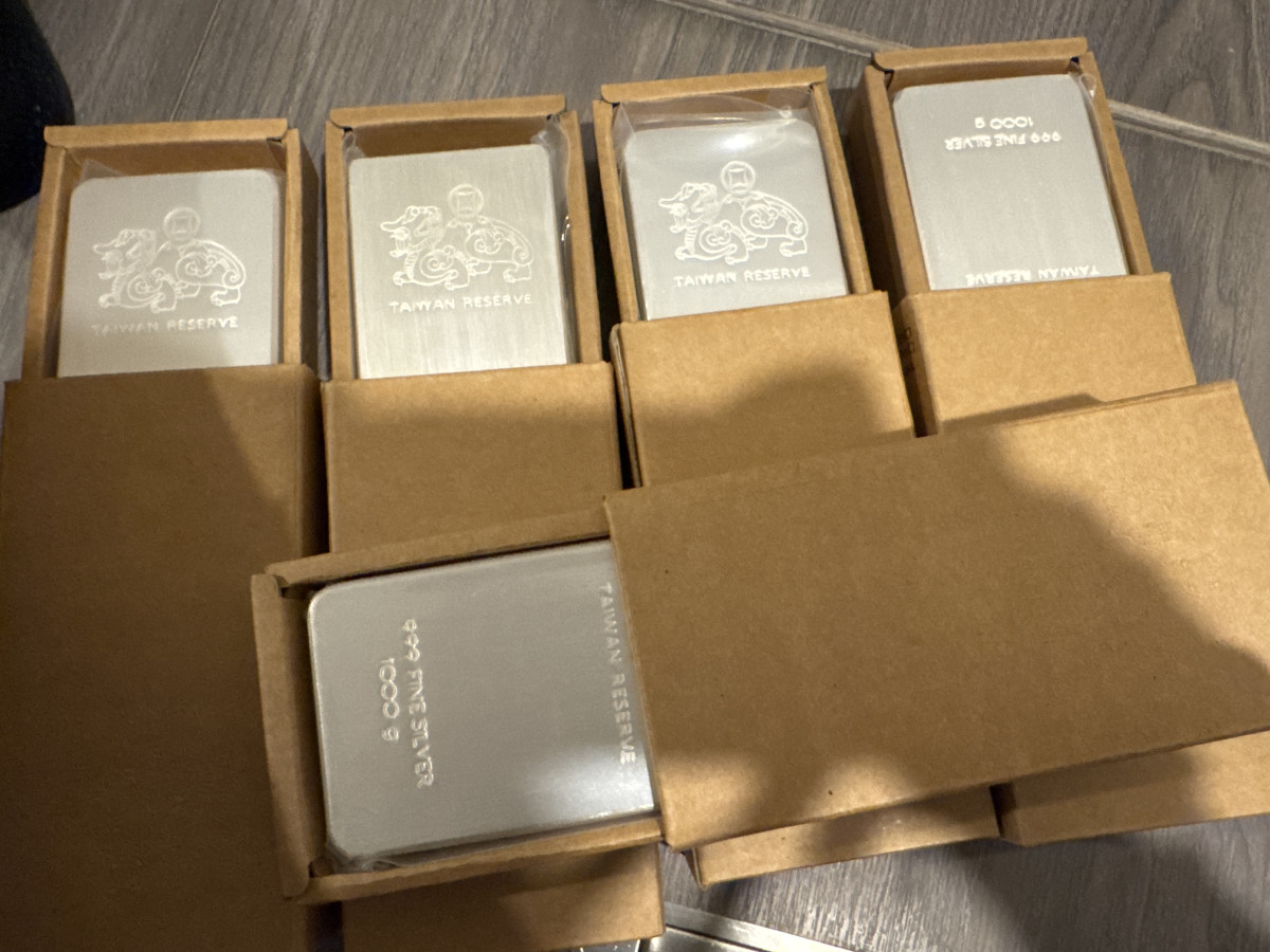 黃金暫歇，白銀補上