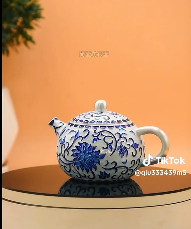 請問訂製一把這種(琺瑯銀壺)需要多少錢?