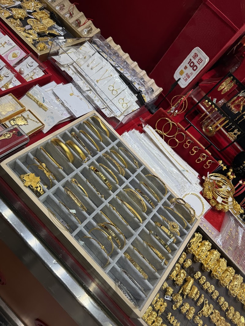 元辰金工珠寶銀樓 照片 3